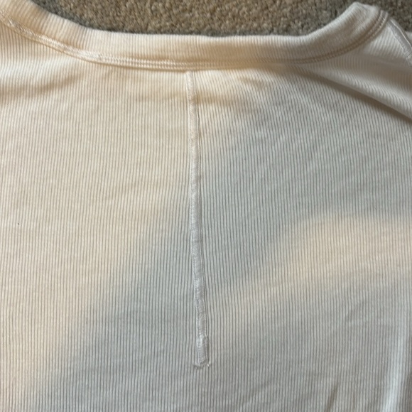 Lululemon tshirt - Picture 3 of 4